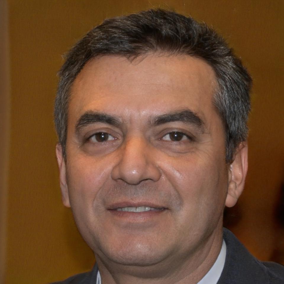 Portrait de Théophile Mercier, expert en communication financière